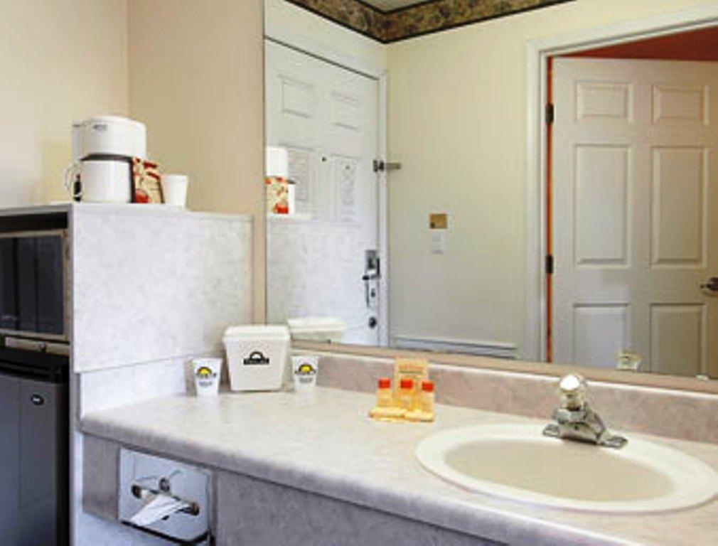Days Inn By Wyndham Ocean Shores Room photo